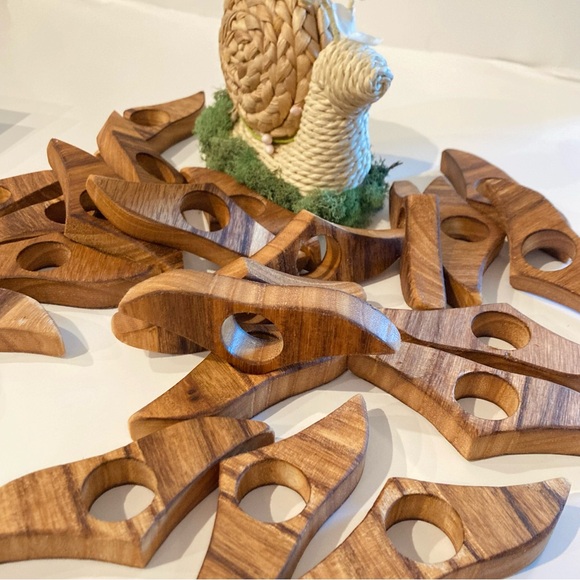 Wooden Thumb Ring Page Holder Reading Aid - Picture 10 of 11